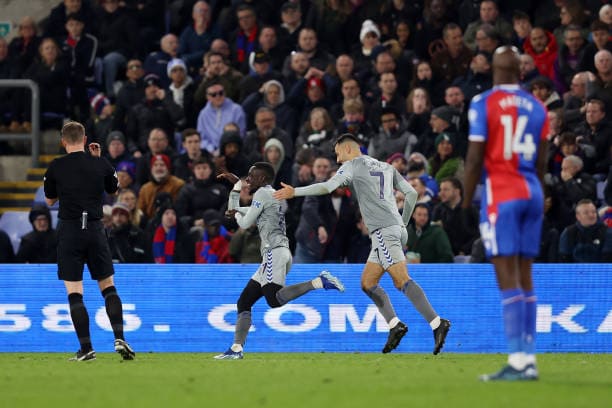 Gana Guèye offre la victoire à Everton contre Crystal Palace