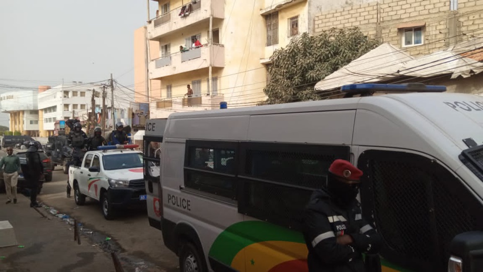Descente de la police de Pikine au QG de Diomaye Faye Descente de la police de Pikine au QG de Diomaye Faye
