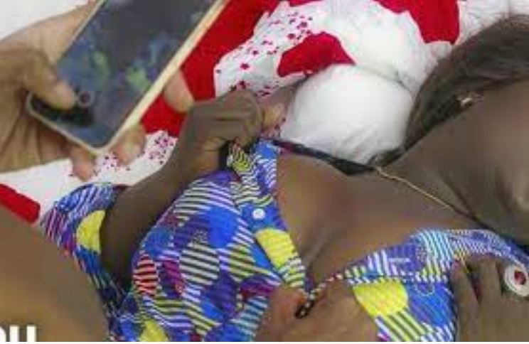 LES VIDÉOS OBSCÈNES D'UNE FEMME MARIÉE SE RETROUVENT SUR LA PLACE PUBLIQUE : Son ex-copain à qui elle avait envoyé ses nudes, furieux de sa réconciliation avec son époux, menace de les publier si elle ne couche pas avec lui