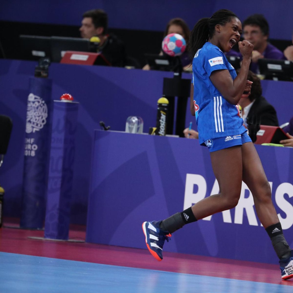 GNONSIANE NIOMBLA, HANDBALLEUSE, EX-BLEUE NATURALISEE SENEGALAISE : "On ne veut pas que je joue avec le Sénégal... Parce que le Sénégal n'est pas un pays émergent..." GNONSIANE NIOMBLA, HANDBALLEUSE, EX-BLEUE NATURALISEE SENEGALAISE : "On ne veut pas que je joue avec le Sénégal... Parce que le Sénégal n'est pas un pays émergent..."