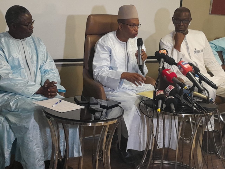 MOUSSA BALDE A LA CONFERENCE DE PRESSE DU RUBBY : « L’enseignement à distance, s’il est bien fait, est aussi performant que le présentiel » MOUSSA BALDE A LA CONFERENCE DE PRESSE DU RUBBY : « L’enseignement à distance, s’il est bien fait, est aussi performant que le présentiel »