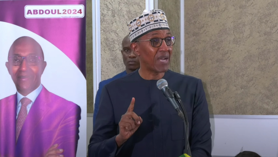 INVESTI CANDIDAT POUR LA PRÉSIDENTIELLE DU 25 FÉVRIER : Abdoul Mbaye paraphrase son père et promet de faire un mandat unique s’il est élu INVESTI CANDIDAT POUR LA PRÉSIDENTIELLE DU 25 FÉVRIER : Abdoul Mbaye paraphrase son père et promet de faire un mandat unique s’il est élu