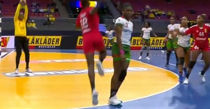 Handball-Mondial Dames 2023/Tour principal/Cameroun-Sénégal (20-22) : avec Amina Cissokho épatante en sortie de banc et Soukeina MVP du match, les Lionnes renversent leurs homologues camerounaises