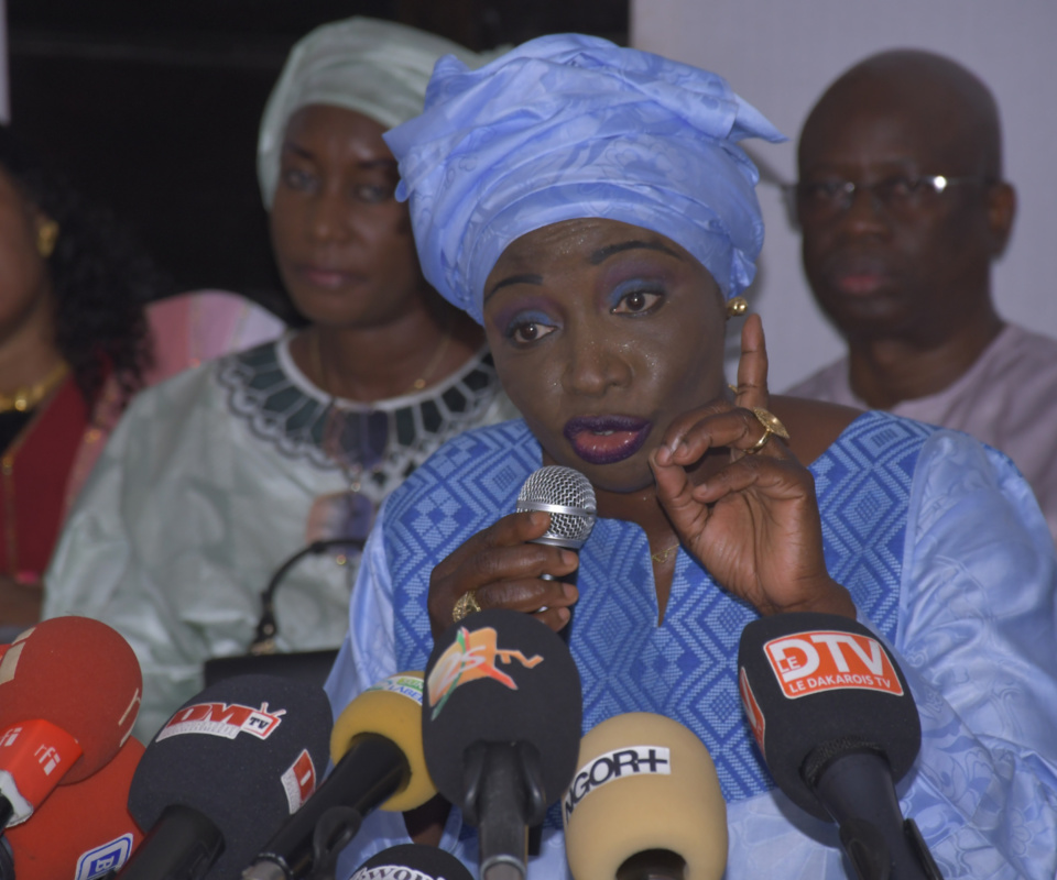 INVITÉE À COMPLETER 18.980 PARRAINS : Mimi parle de tricherie au Conseil constitutionnel et annonce une plainte contre X INVITÉE À COMPLETER 18.980 PARRAINS : Mimi parle de tricherie au Conseil constitutionnel et annonce une plainte contre X