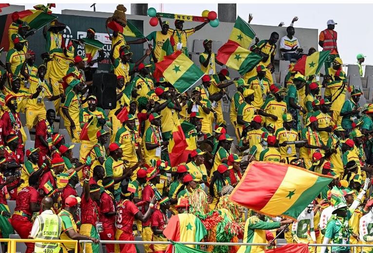 ÉCHOS DE YAKRO : Sénégal-Gambie les problèmes techniques plombent la diffusion, hymnes interrompus ,12e Gaïndé toujours en ordre dispersé  ,7298 spectateurs  