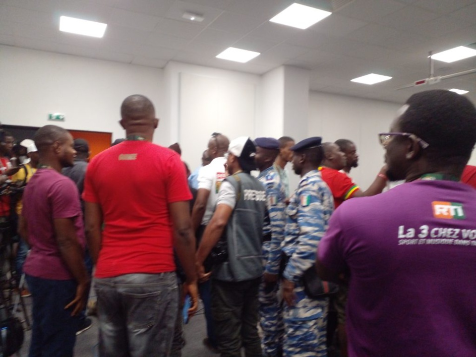 CHAUDES QUERELLES ENTRE JOURNALISTES GUINÉENS ET SÉNÉGALAIS: Le derby Sénégal vs Guinée Conakry déjà lancé CHAUDES QUERELLES ENTRE JOURNALISTES GUINÉENS ET SÉNÉGALAIS: Le derby Sénégal vs Guinée Conakry déjà lancé