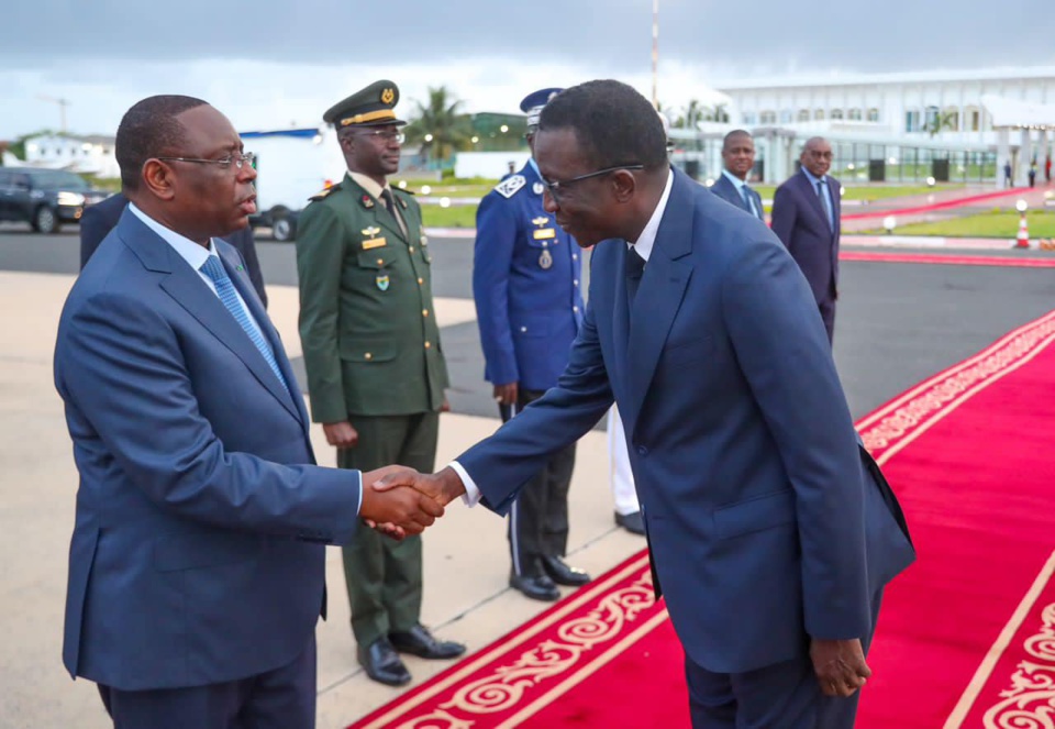 Macky hors du pays Macky hors du pays