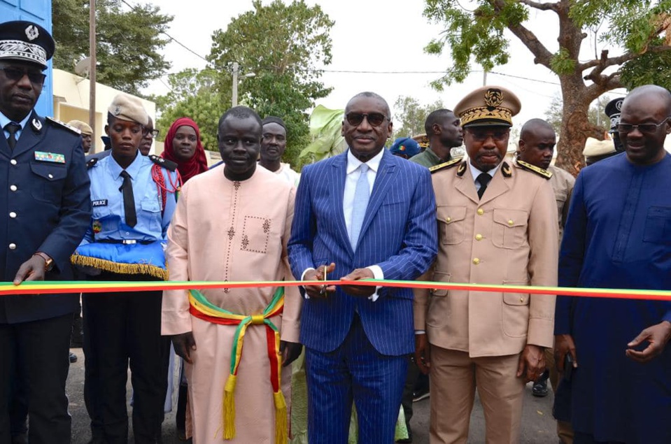 ME SIDIKI KABA, MINISTRE DE L'INTÉRIEUR A L’INAUGURATION DE L’ECOLE DES SOUS-OFFICIERS DE LA POLICE NATIONALE : «Nous aspirons à une police forte, qui incarne les plus hautes valeurs d'éthiques…» ME SIDIKI KABA, MINISTRE DE L'INTÉRIEUR A L’INAUGURATION DE L’ECOLE DES SOUS-OFFICIERS DE LA POLICE NATIONALE : «Nous aspirons à une police forte, qui incarne les plus hautes valeurs d'éthiques…»