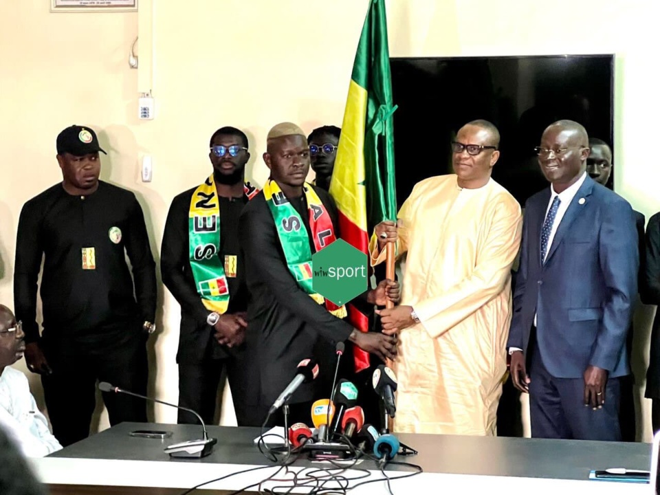 REMISE DRAPEAU À L'ÉQUIPE NATIONALE DU BEACH SOCCER : Les Lions visent le titre de champion du monde, le ministre les ragaillardit