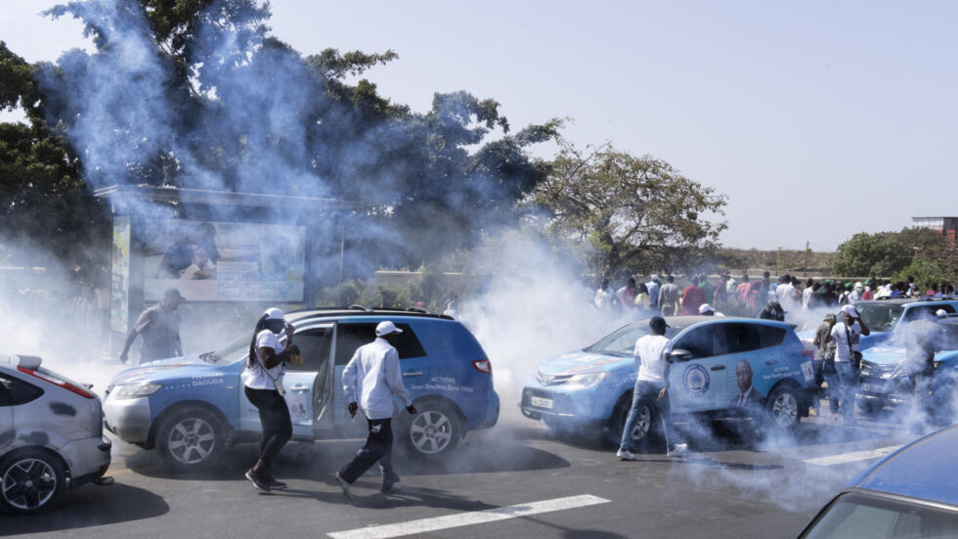 CONTESTATION DU REPORT DE LA PRÉSIDENTIELLE : La manifestation de l’opposition violemment dispersée, des candidats violentés et arrêtés, la Vdn bloquée CONTESTATION DU REPORT DE LA PRÉSIDENTIELLE : La manifestation de l’opposition violemment dispersée, des candidats violentés et arrêtés, la Vdn bloquée