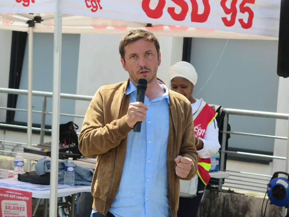 Aurélien Taché, député écologiste, parle de dérive dictatoriale Aurélien Taché, député écologiste, parle de dérive dictatoriale