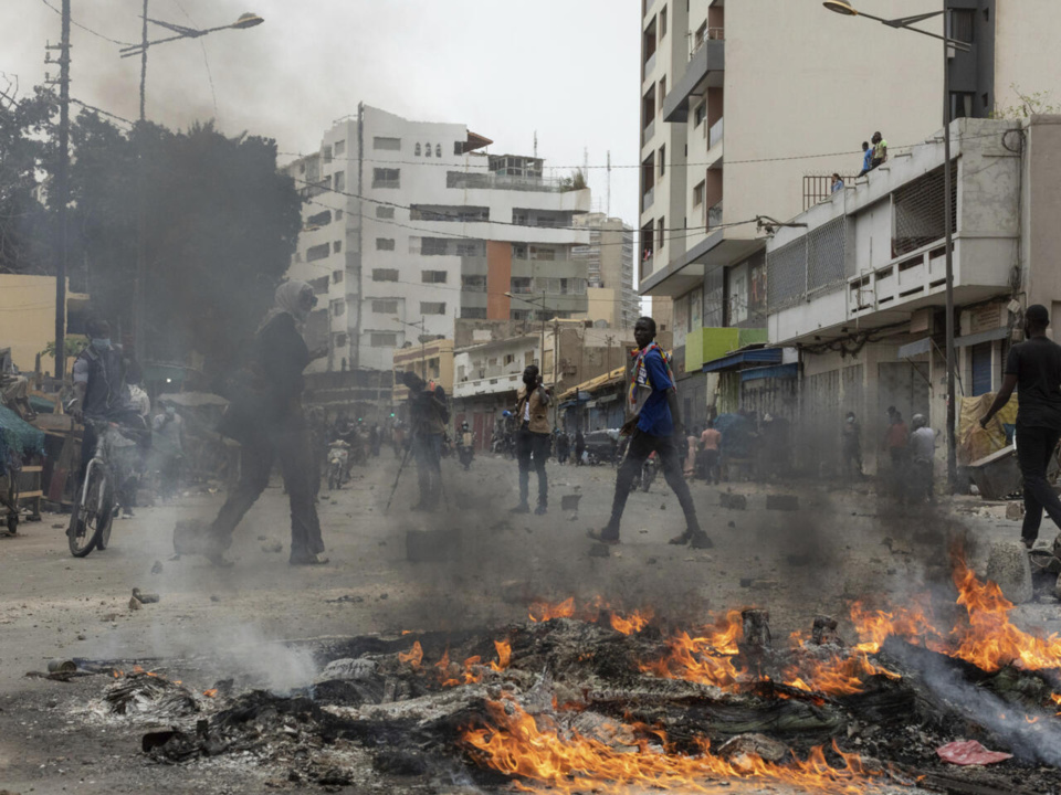 TENSION A DAKAR : Des manifestations ont éclaté à Colobane et dans plusieurs localités de la capitale TENSION A DAKAR : Des manifestations ont éclaté à Colobane et dans plusieurs localités de la capitale
