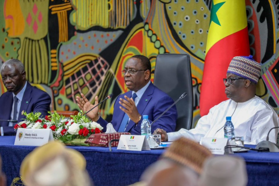 OUVERTURE DU DIALOGUE NATIONAL AUJOURD’HUI : Ceux qui boycottent Macky Sall et ceux qui vont répondre à l’appel du président de la République OUVERTURE DU DIALOGUE NATIONAL AUJOURD’HUI : Ceux qui boycottent Macky Sall et ceux qui vont répondre à l’appel du président de la République