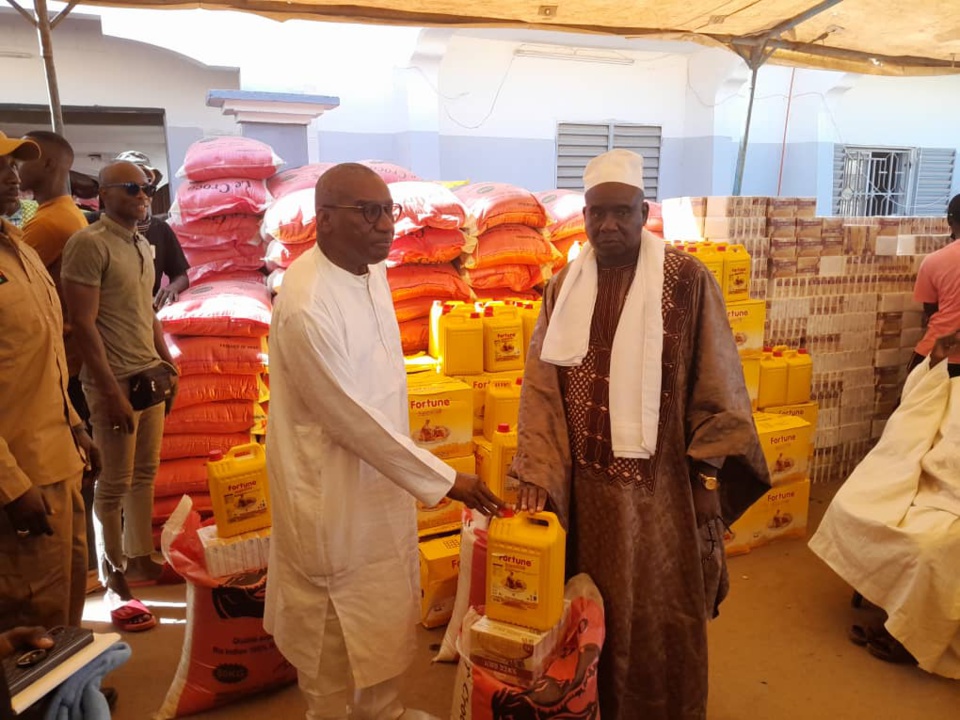 Sidiki Kaba offre du sucre, de l’huile, du riz à Tamba