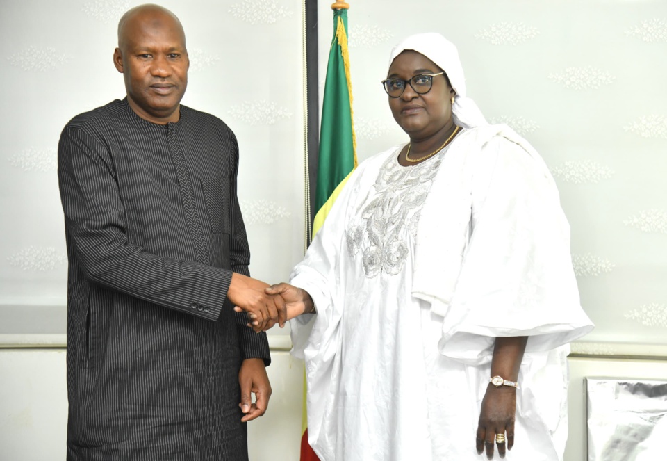 PASSATION DE SERVICE AU MINISTÈRE DE LA SANTÉ : Le nouveau ministre appelle ses collaborateurs et acteurs au patriotisme, à l’éthique, à la déontologie et à la responsabilité