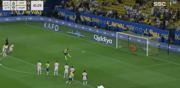 AL-NASSR/AL-FAYHA (3-1) : Sadio Mané loupe un pénalty et se rattrape par un doublé
