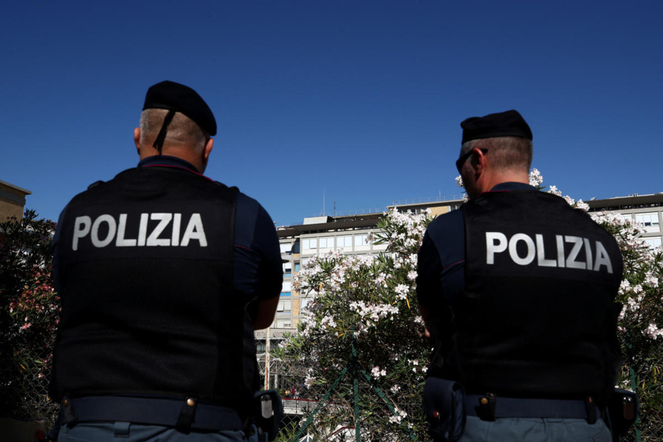 ITALIE : Un compatriote vandalise une église, des maisons, des voitures, vole dans un supermarché et finit en prison