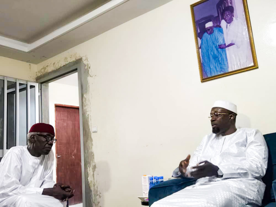 Sonko chez Serigne Cheikh Saliou, Serigne Habib Sy Dabakh et Serigne Fallou Chouaïb Mbacké