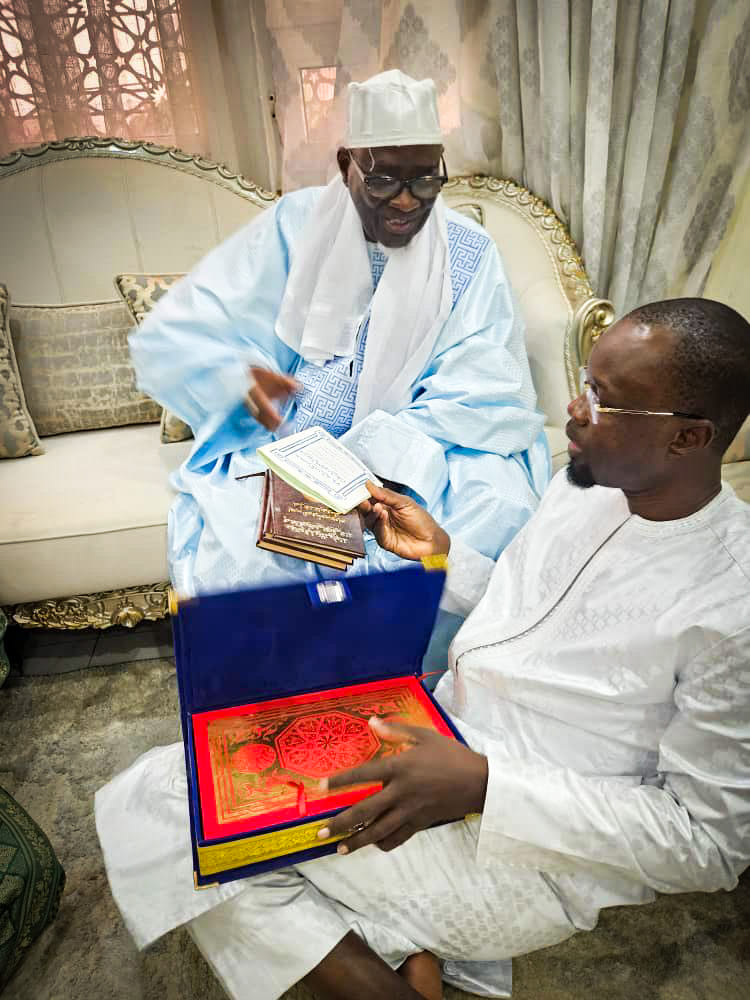 Sonko chez Serigne Cheikh Saliou, Serigne Habib Sy Dabakh et Serigne Fallou Chouaïb Mbacké