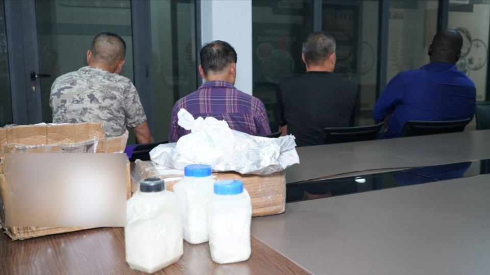 CIBLAGE ET CONTRÔLE DES COLIS SUSPECTS : Quatre individus, dont un Sénégalais, arrêtés à l’Aibd pour trafic d’amphétamines CIBLAGE ET CONTRÔLE DES COLIS SUSPECTS : Quatre individus, dont un Sénégalais, arrêtés à l’Aibd pour trafic d’amphétamines