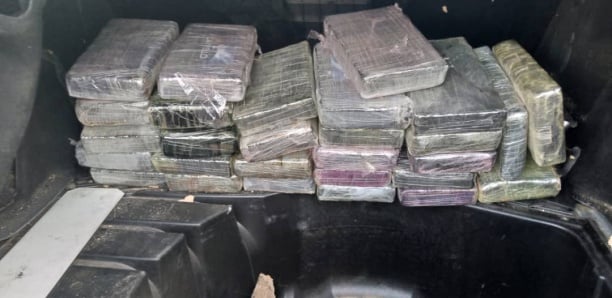 SAISIE DE COCAÏNE DANS LA RÉGION DE FATICK PAR LA DOUANE : Trois personnes arrêtées en possession de 33 kg de cocaïne d’une contrevaleur de 2,7 milliards