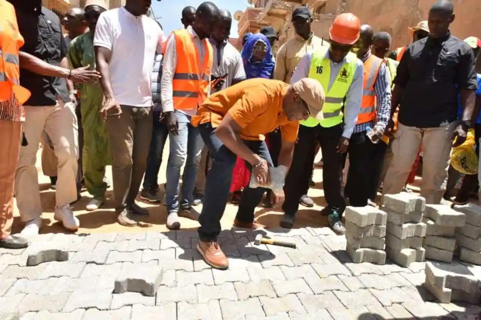 TRAVAUX D’ENTRETIEN ET D’EXTENSION DE LA VOIRIE URBAINE DE DAKAR : Le maire de la Commune de Ouakam magnifie les investissements de Barthélemy Dias TRAVAUX D’ENTRETIEN ET D’EXTENSION DE LA VOIRIE URBAINE DE DAKAR : Le maire de la Commune de Ouakam magnifie les investissements de Barthélemy Dias