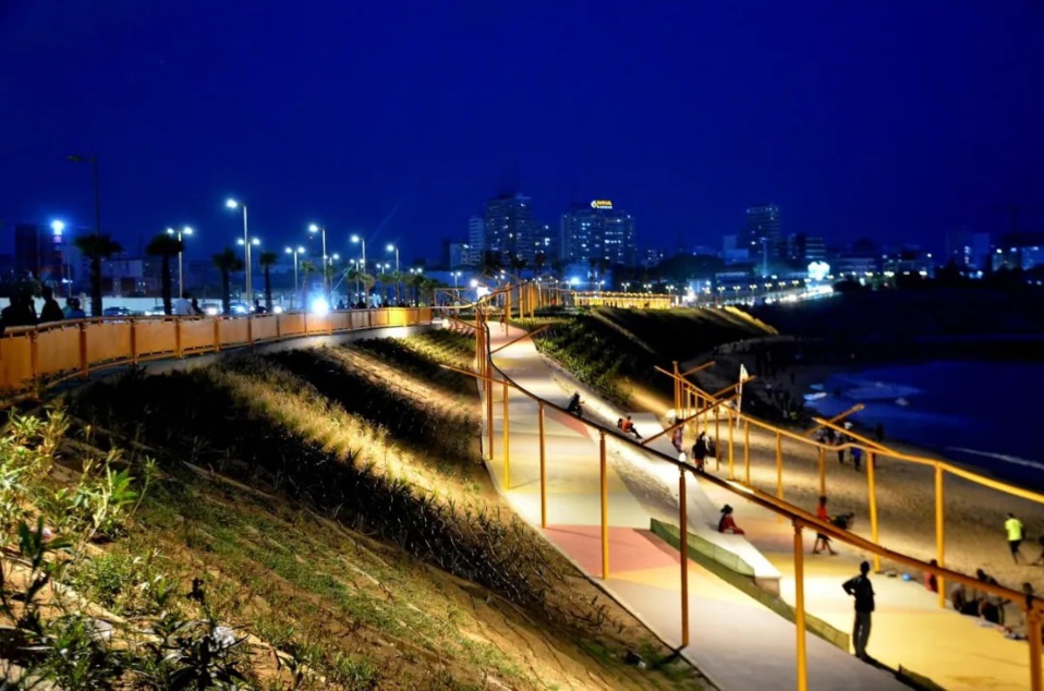 DEUX PEDÉS SURPRIS EN PLEINS ÉBATS SEXUELS SUR LA CORNICHE : Hamidou Adama Sow, 41 ans, condamné à 5 ans de prison ferme, tandis que le mineur M. G. Diouf est renvoyé devant le tribunal pour enfants DEUX PEDÉS SURPRIS EN PLEINS ÉBATS SEXUELS SUR LA CORNICHE : Hamidou Adama Sow, 41 ans, condamné à 5 ans de prison ferme, tandis que le mineur M. G. Diouf est renvoyé devant le tribunal pour enfants