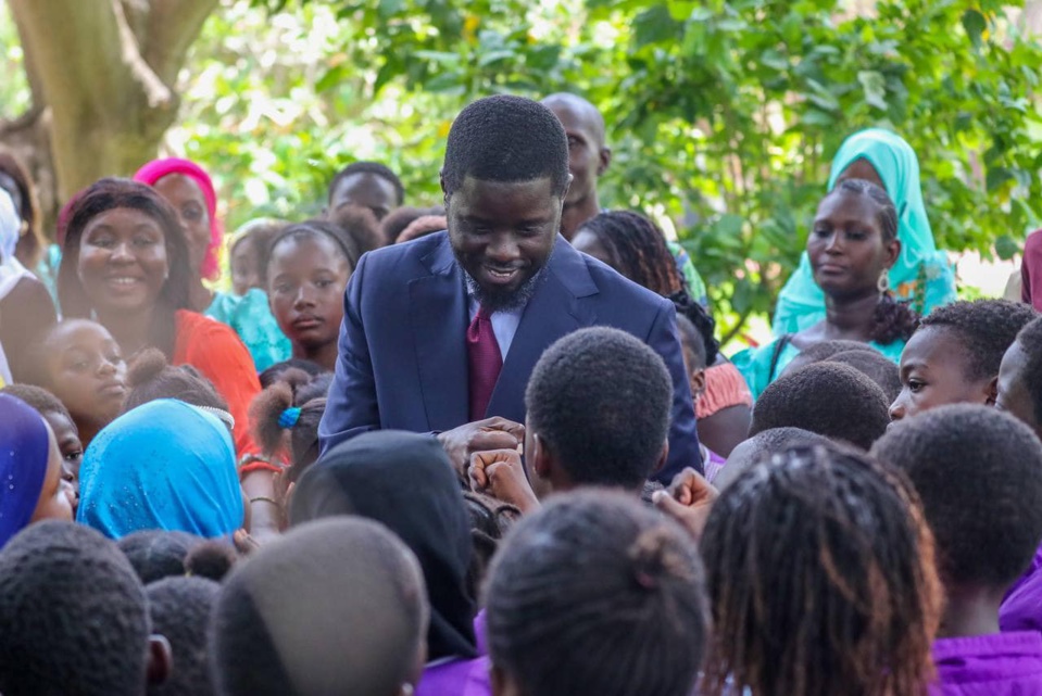 Diomaye et les élèves de l'école Keur Mame Diarra de Pikine Aynoumadi 3