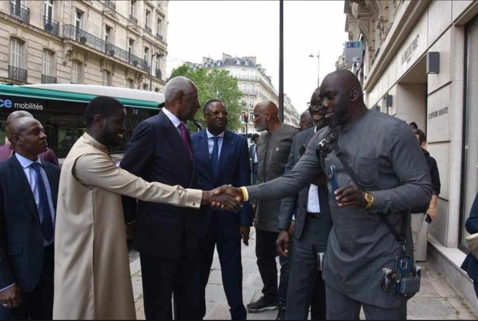 Peut-on interdire à Niang Kharagn de filmer les déplacements du président de la République ? Peut-on interdire à Niang Kharagn de filmer les déplacements du président de la République ?