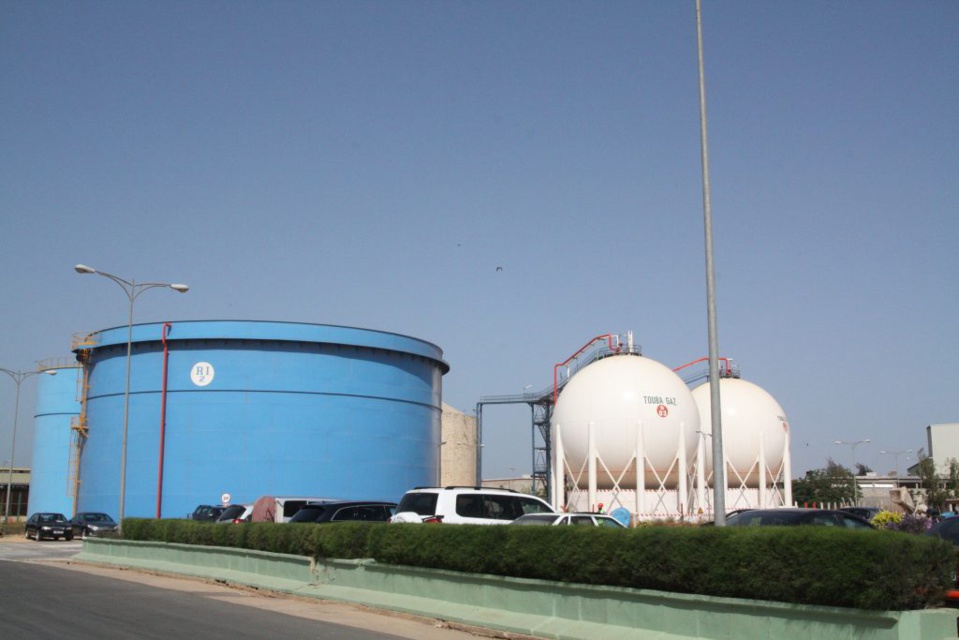 VOL PRÉSUMÉ DE 36.000 LITRES DE CARBURANT AU PREJUDICE DE SENSTOCK : Bara Guèye de Clean Oil et autres comparaissent demain devant le juge correctionnel VOL PRÉSUMÉ DE 36.000 LITRES DE CARBURANT AU PREJUDICE DE SENSTOCK : Bara Guèye de Clean Oil et autres comparaissent demain devant le juge correctionnel