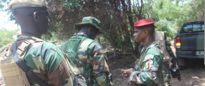 COOPÉRATION INTERARMÉES : Le général Souleymane Kandé nommé au grade d'officier dans l'ordre national de la Légion d'honneur par le Président français Emmanuel Macron