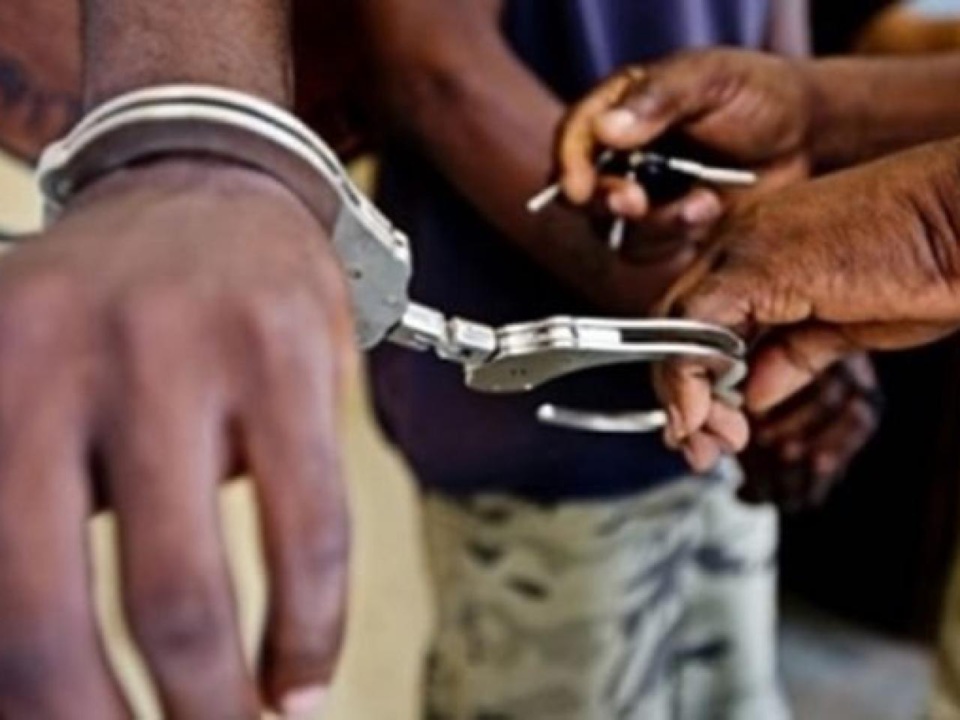 CONDAMNÉ A DEUX ANS FERME EN JORDANIE AVEC MANDAT D’ARRET INTERRNATIONAL : Alassane Diop, arrêté à Keur Ayib, voit son sort entre les mains des autorités CONDAMNÉ A DEUX ANS FERME EN JORDANIE AVEC MANDAT D’ARRET INTERRNATIONAL : Alassane Diop, arrêté à Keur Ayib, voit son sort entre les mains des autorités