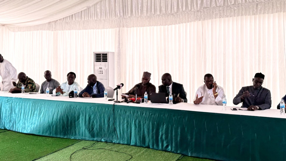 Camions sénégalais bloqués à la frontière gambienne: le trafic reprend, plusieurs accords entre le Sénégal et la Gambie Camions sénégalais bloqués à la frontière gambienne: le trafic reprend, plusieurs accords entre le Sénégal et la Gambie