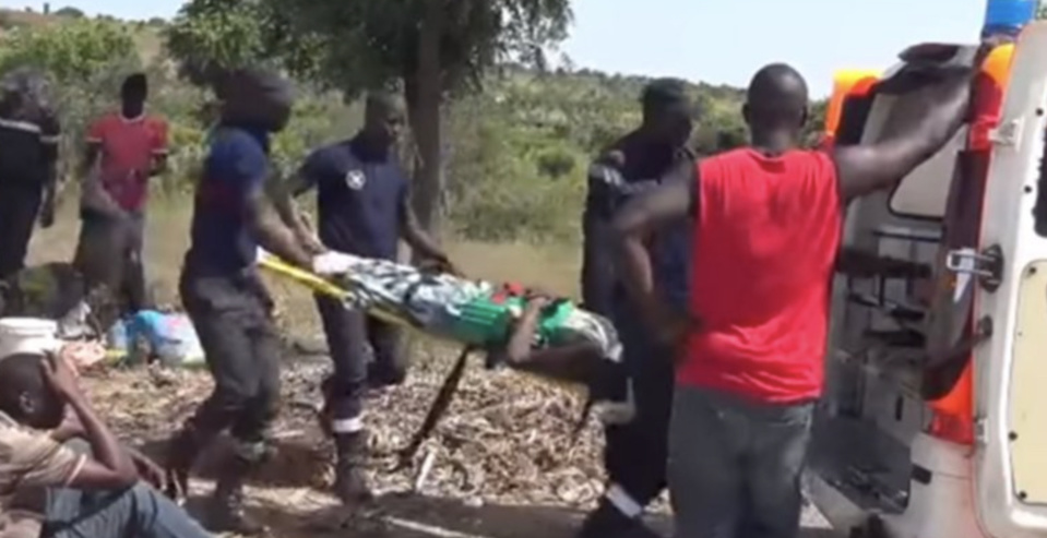 Tragique accident entre Ndoulo et Khourou Mbacké : 9 morts, 6 blessés graves et 2 bébés en soins intensifs Tragique accident entre Ndoulo et Khourou Mbacké : 9 morts, 6 blessés graves et 2 bébés en soins intensifs