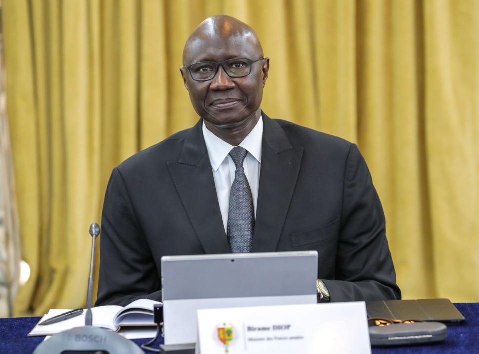 Général Diop pour la première fois à l’Assemblée nationale Général Diop pour la première fois à l’Assemblée nationale