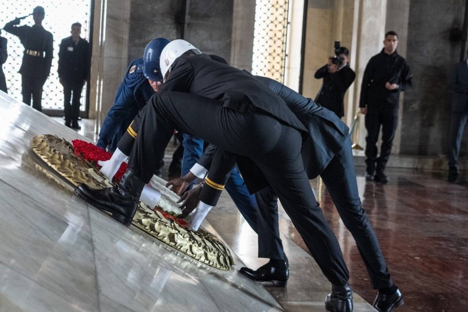 Turquie : Le président Diomaye Faye débute sa visite au mausolée de Mustafa Kemal Atatürk Turquie : Le président Diomaye Faye débute sa visite au mausolée de Mustafa Kemal Atatürk