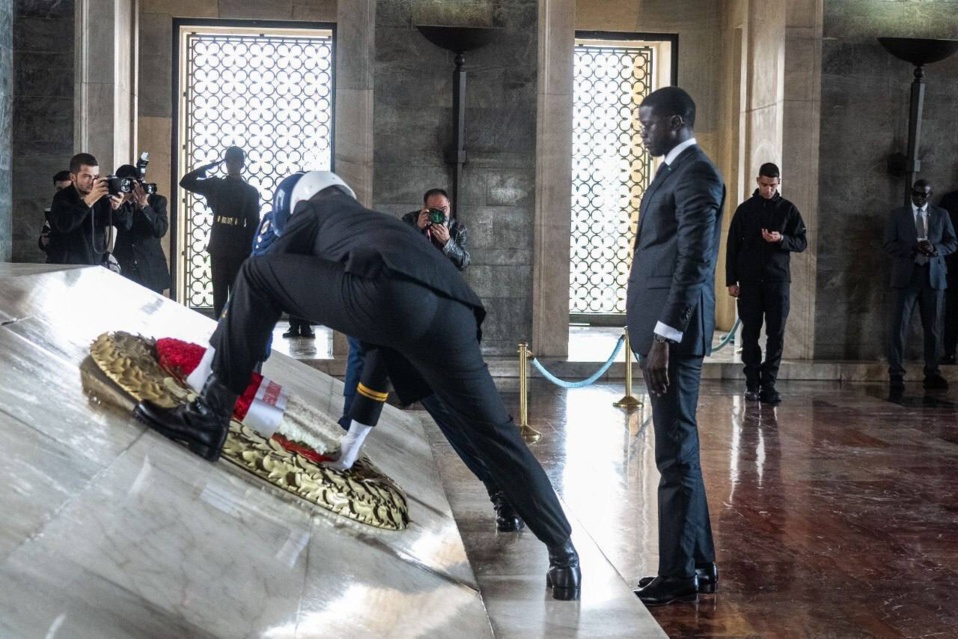 Turquie : Le président Diomaye Faye débute sa visite au mausolée de Mustafa Kemal Atatürk Turquie : Le président Diomaye Faye débute sa visite au mausolée de Mustafa Kemal Atatürk