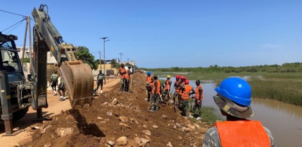 Podor : La digue de protection lâche, l'eau envahit des maisons