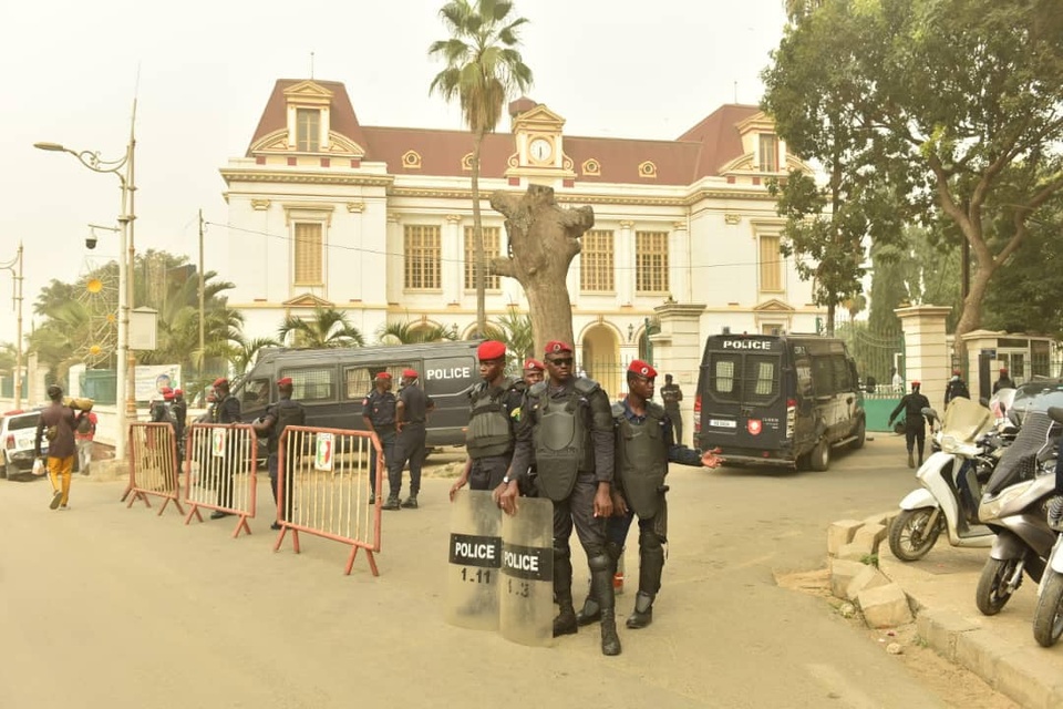 BLOCUS DE L’HÔTEL DE VILLE DE DAKAR : Le bureau municipal dénonce une situation «inacceptable» et convoque les conseillers BLOCUS DE L’HÔTEL DE VILLE DE DAKAR : Le bureau municipal dénonce une situation «inacceptable» et convoque les conseillers