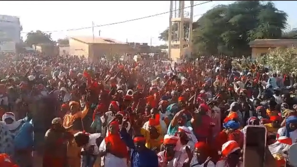 Soutien à Farba Ngom : les jeunes de Nabadji Civol bloquent la route Soutien à Farba Ngom : les jeunes de Nabadji Civol bloquent la route