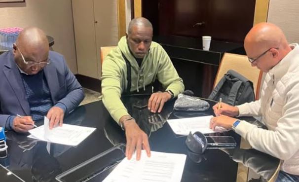 Habillement des équipes nationales : la Fédération de basketball signe avec un nouvel équipementier.