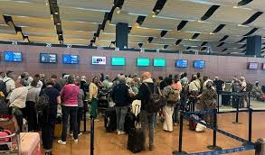 LEUR VOL DAKAR-NANTES ANNULÉ A L’AIBD : Des passagers tentent de bloquer les accès d'embarquement