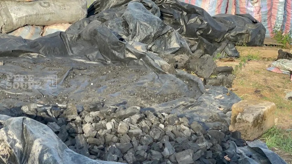 pédophilie et détournement de mineure : Un charbonnier, surpris torse nu avec la victime présumée avec une cravache entre les mains, risque 10 ans de réclusion criminelle pédophilie et détournement de mineure : Un charbonnier, surpris torse nu avec la victime présumée avec une cravache entre les mains, risque 10 ans de réclusion criminelle