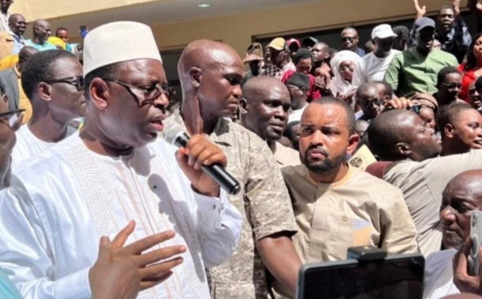 TENSIONS POLITIQUES AU SÉNÉGAL : L’Apr dénonce l’arrestation de Farba Ngom et accuse Ousmane Sonko TENSIONS POLITIQUES AU SÉNÉGAL : L’Apr dénonce l’arrestation de Farba Ngom et accuse Ousmane Sonko