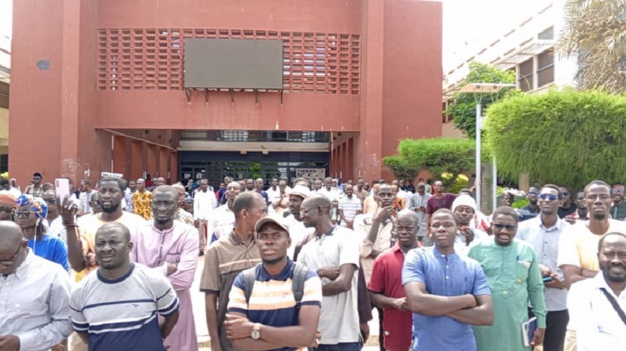 RENCONTRE TRIPARTITE GOUVERNEMENT-PATRONAT-SYNDICATS : Les enseignants vacataires des universités publiques se rebellent contre le gouvernement et se font entendre