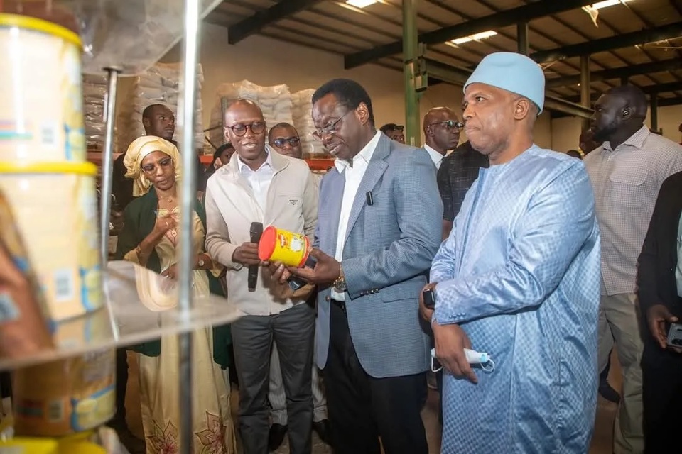 VISITE DES ACTEURS DE L’INDUSTRIE AGRO-ALIMENTAIRE : Serigne Guèye Diop mise sur le secteur industriel et annonce l’allègement des couts de l’énergie pour les industriels VISITE DES ACTEURS DE L’INDUSTRIE AGRO-ALIMENTAIRE : Serigne Guèye Diop mise sur le secteur industriel et annonce l’allègement des couts de l’énergie pour les industriels