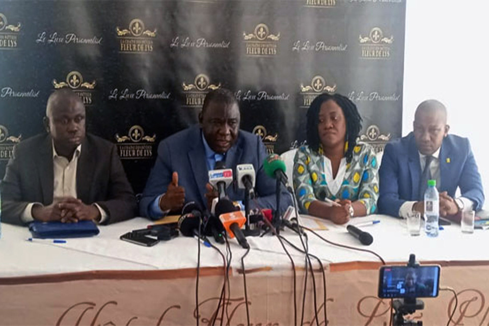 NSTALLATION D’UNE DÉCHARGE D’ORDURES À TOBOR, DANS LA COMMUNE DE NIAMONE : Amnesty International, Raddho et Lsdh chargent le maire et exigent des mesures d’accompagnement de la population NSTALLATION D’UNE DÉCHARGE D’ORDURES À TOBOR, DANS LA COMMUNE DE NIAMONE : Amnesty International, Raddho et Lsdh chargent le maire et exigent des mesures d’accompagnement de la population