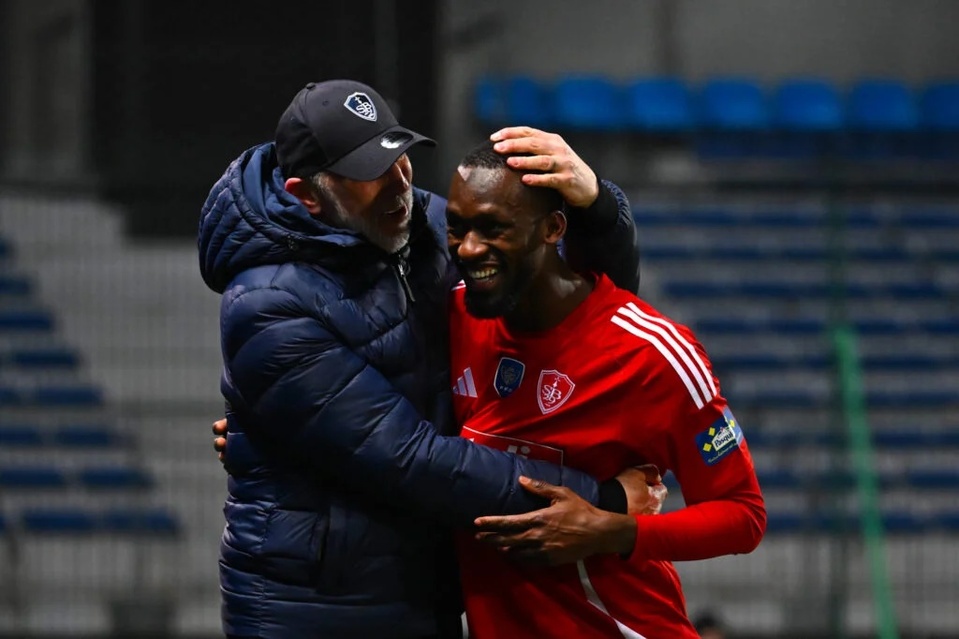 BREST – CONVOCATION DE ABDALLAH SIMA EN EQUIPE NATIONALE Son entraineur donne des nouvelles pas rassurantes BREST – CONVOCATION DE ABDALLAH SIMA EN EQUIPE NATIONALE Son entraineur donne des nouvelles pas rassurantes