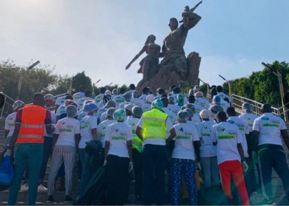 PRES DE 65 TRAVAILLEURS SANS SALAIRES DEPUIS PLUS D’UN AN A GREENTECH SENEGAL : Le collectif des travailleurs dénonce des pratiques choquantes de leur patron et porte le combat PRES DE 65 TRAVAILLEURS SANS SALAIRES DEPUIS PLUS D’UN AN A GREENTECH SENEGAL : Le collectif des travailleurs dénonce des pratiques choquantes de leur patron et porte le combat