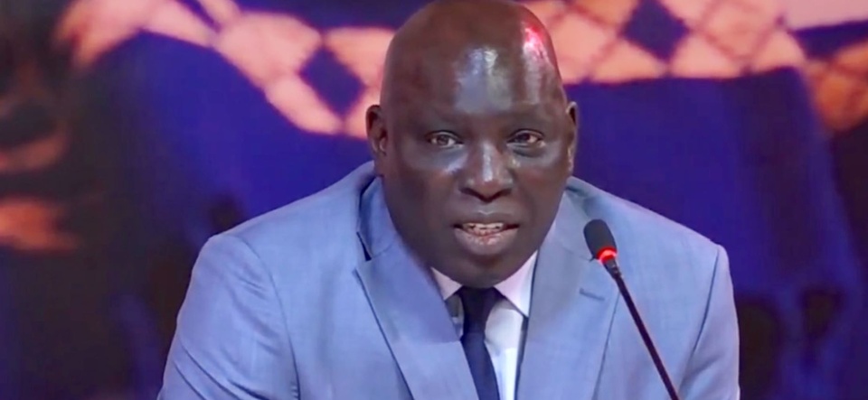 Madiambal Diagne choqué par le ministère en charge de la Communication d'effacer certains médias du paysage médiatique sénégalais. : «C’est une honte dans une démocratie…» Madiambal Diagne choqué par le ministère en charge de la Communication d'effacer certains médias du paysage médiatique sénégalais. : «C’est une honte dans une démocratie…»